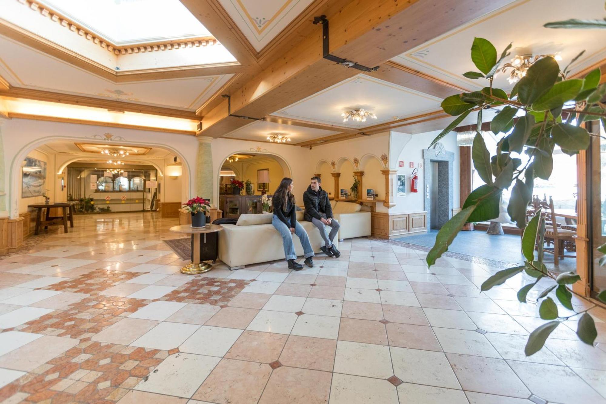 Hotel Intermonti Livigno Bagian luar foto