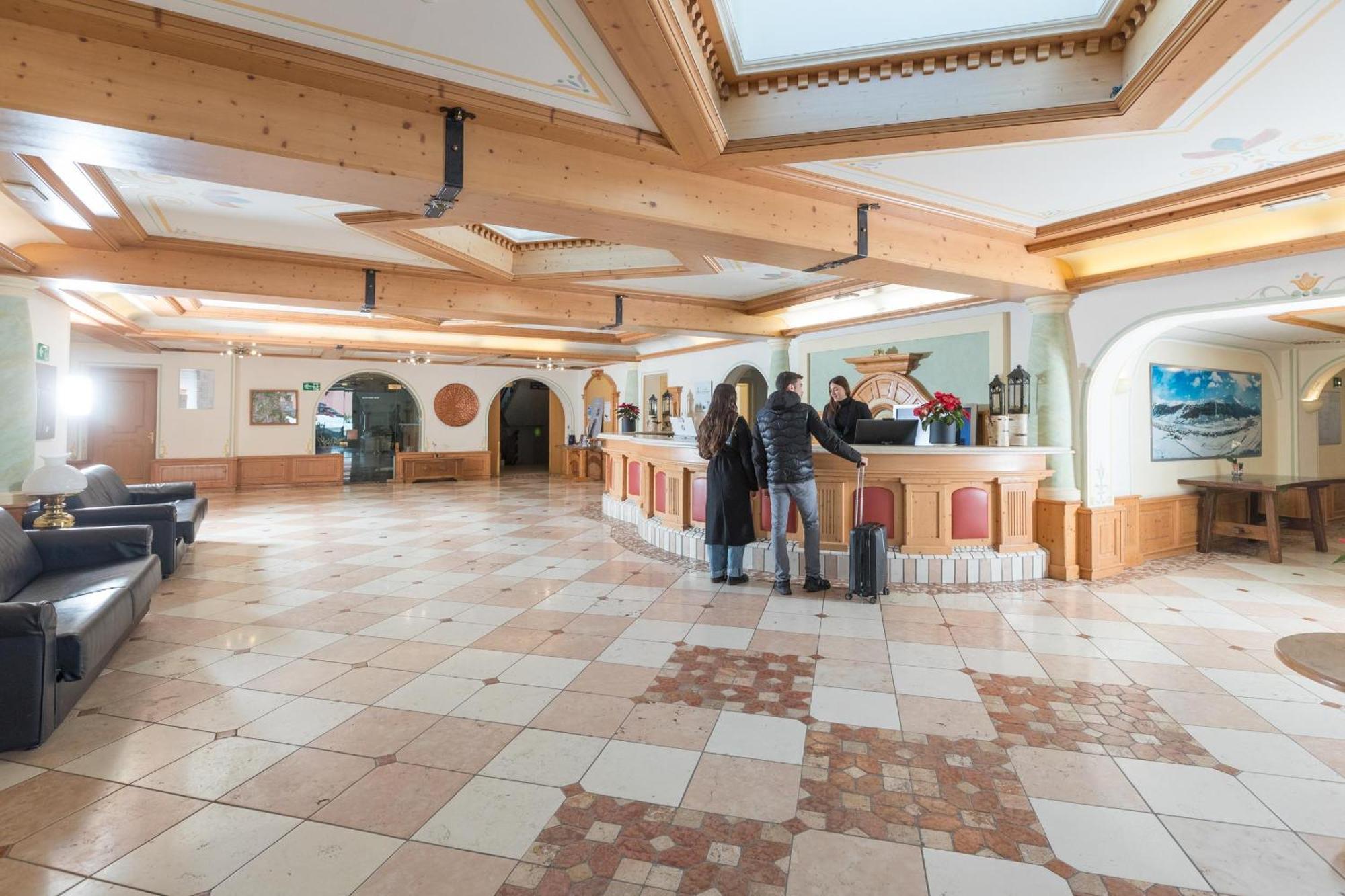 Hotel Intermonti Livigno Bagian luar foto