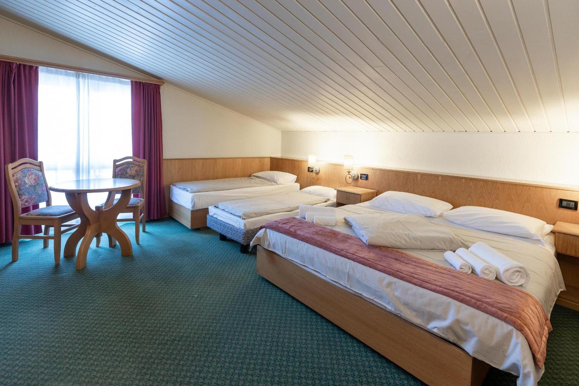 Hotel Intermonti Livigno Ruang foto