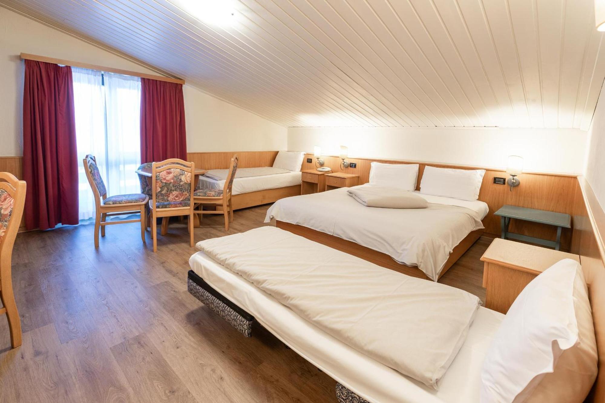 Hotel Intermonti Livigno Ruang foto