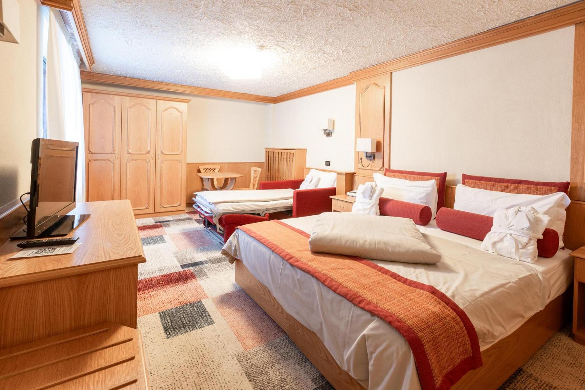 Hotel Intermonti Livigno Bagian luar foto